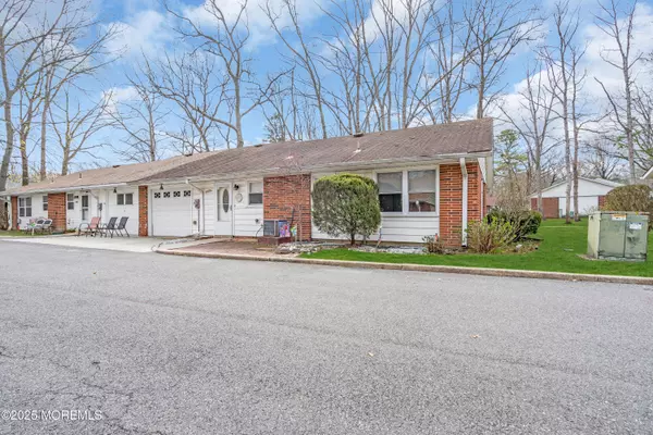 Lakewood, NJ 08701,125 Farrington Court #1001