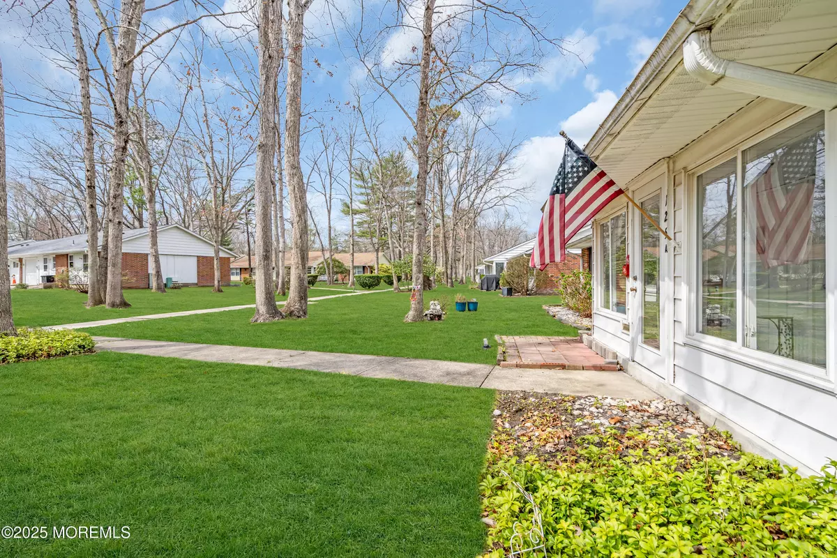 Lakewood, NJ 08701,125 Farrington Court #1001