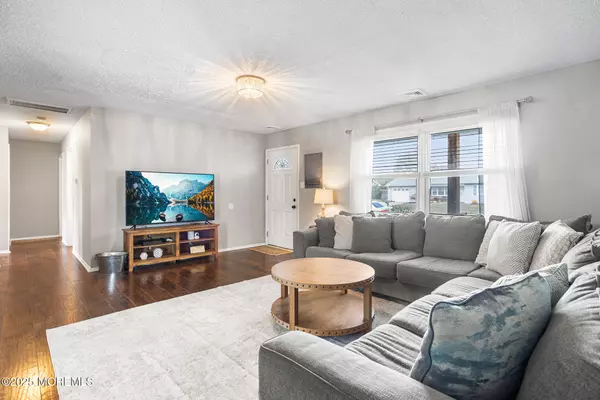 Waretown, NJ 08758,10 Oneida Avenue