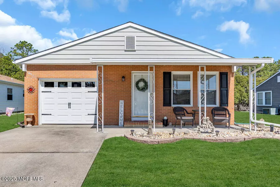 27 Selkirk Avenue, Toms River, NJ 08757