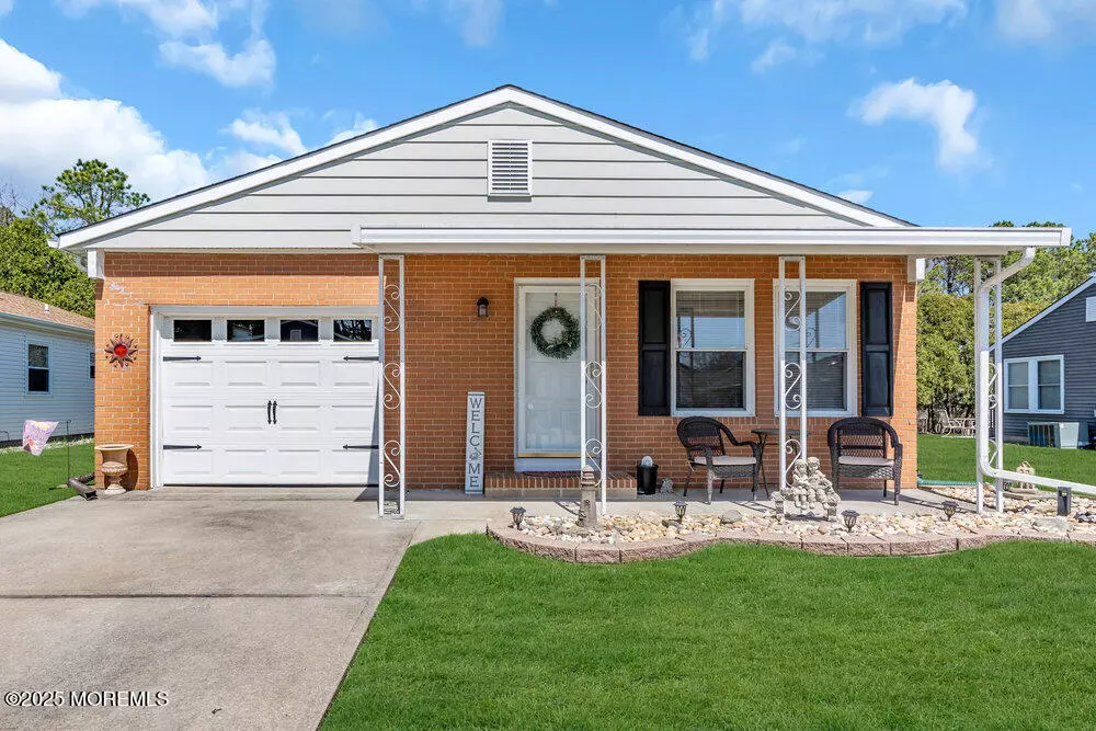 Toms River, NJ 08757,27 Selkirk Avenue