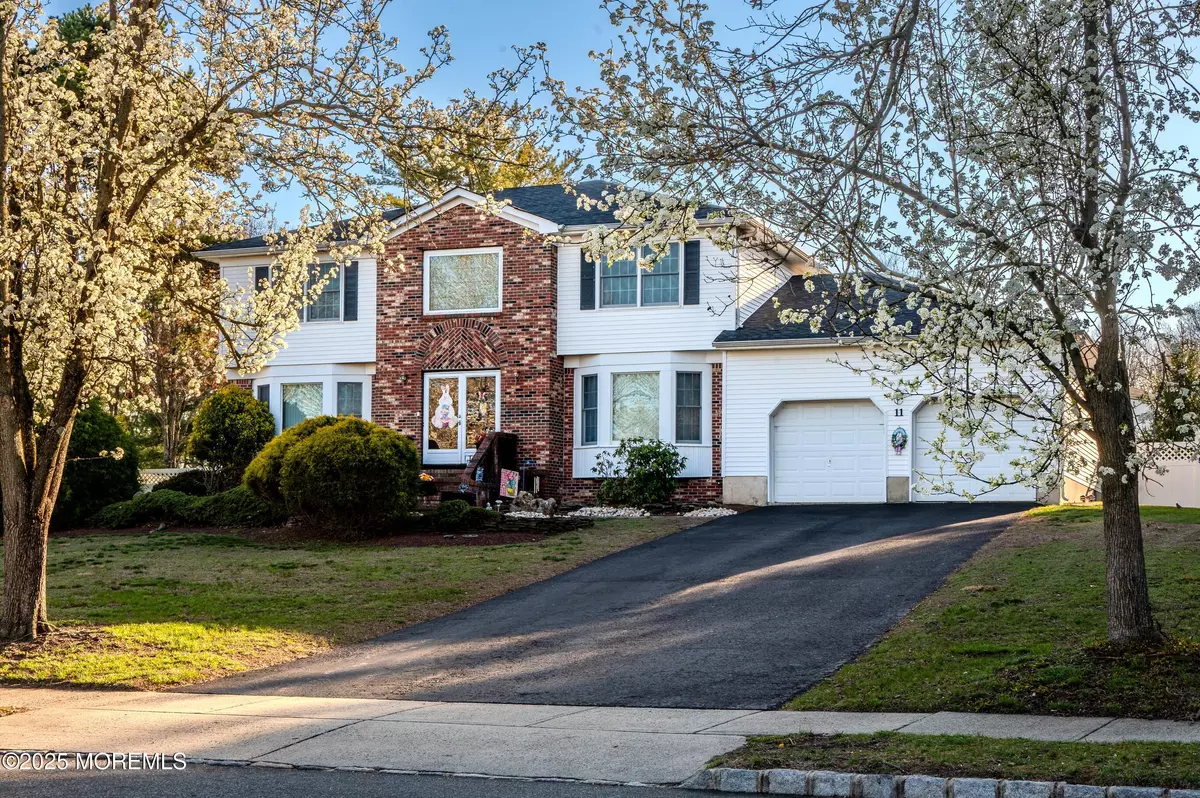 Manalapan, NJ 07726,11 Walnut Lane
