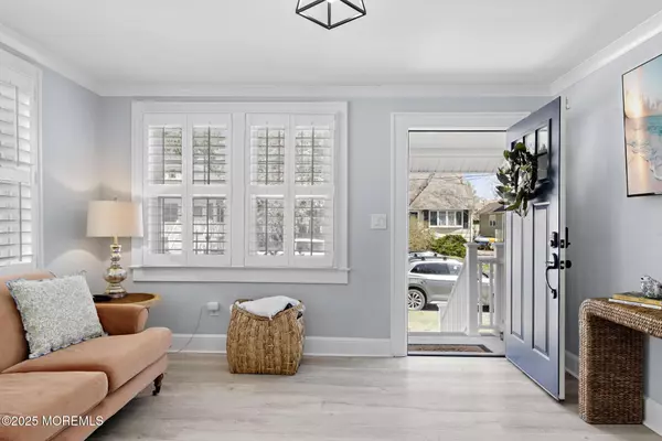 Leonardo, NJ 07737,6 Viola Avenue