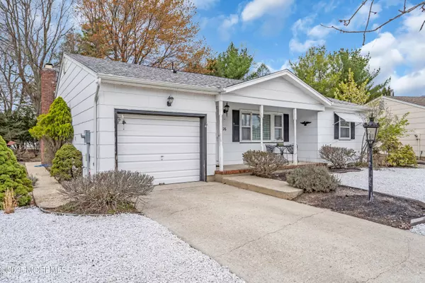 Toms River, NJ 08757,26 Salisbury Court