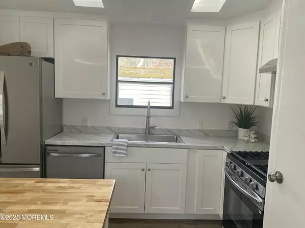 Manahawkin, NJ 08050,5 Pine Cone Lane