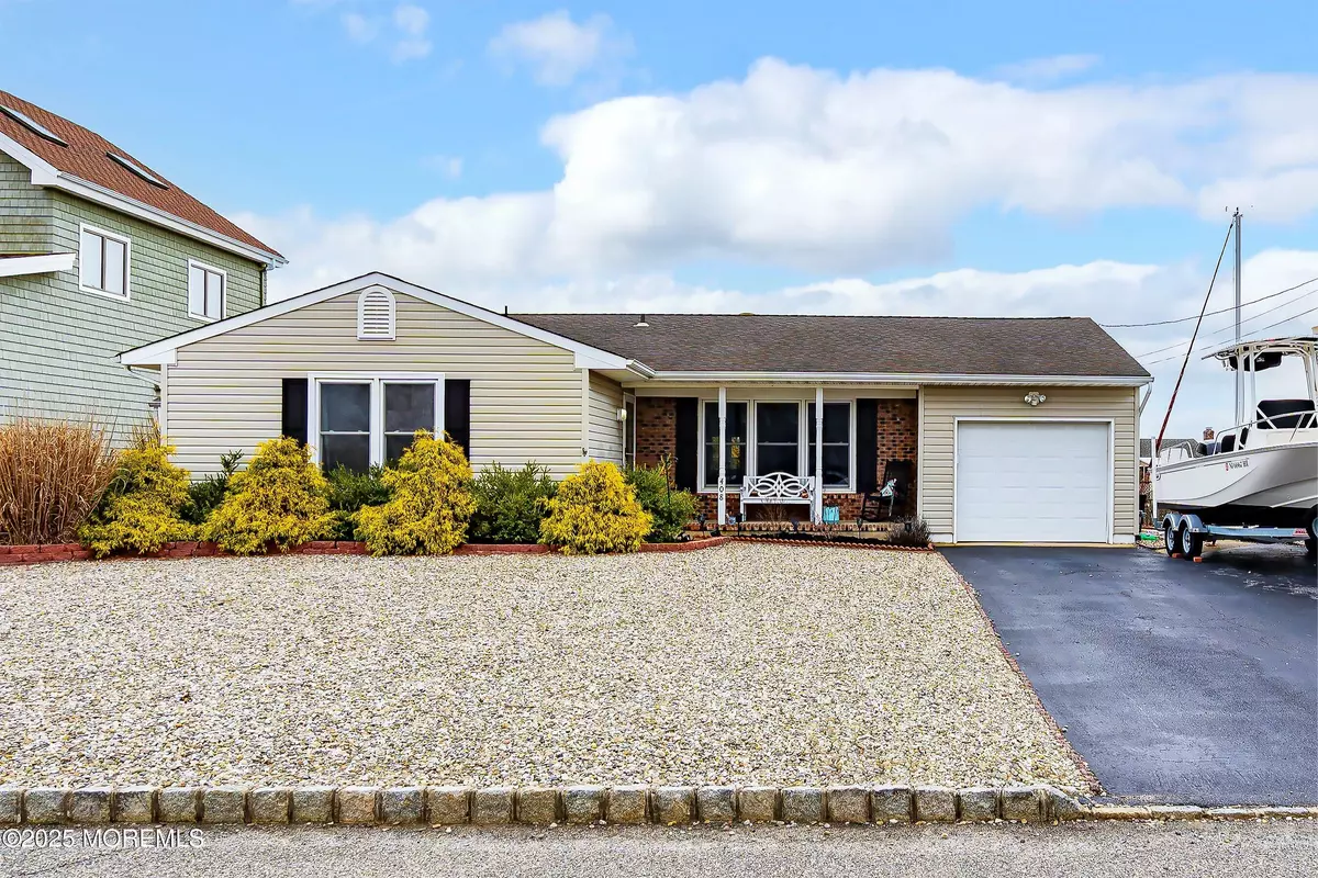 Lanoka Harbor, NJ 08734,408 Elizabeth Court
