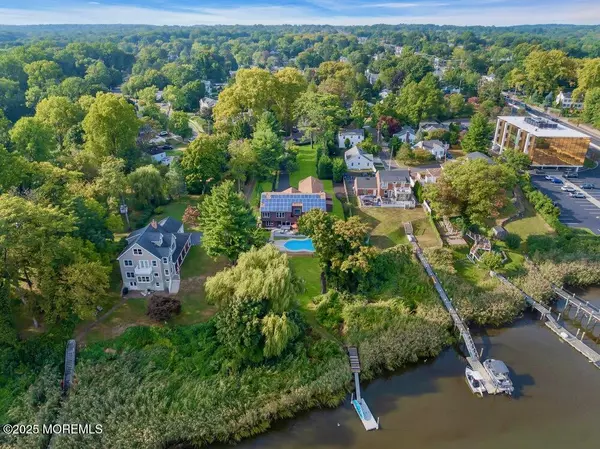 Red Bank, NJ 07701,44 Lake Shore Drive