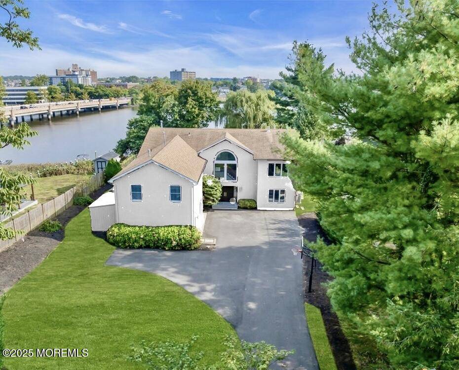Red Bank, NJ 07701,44 Lake Shore Drive