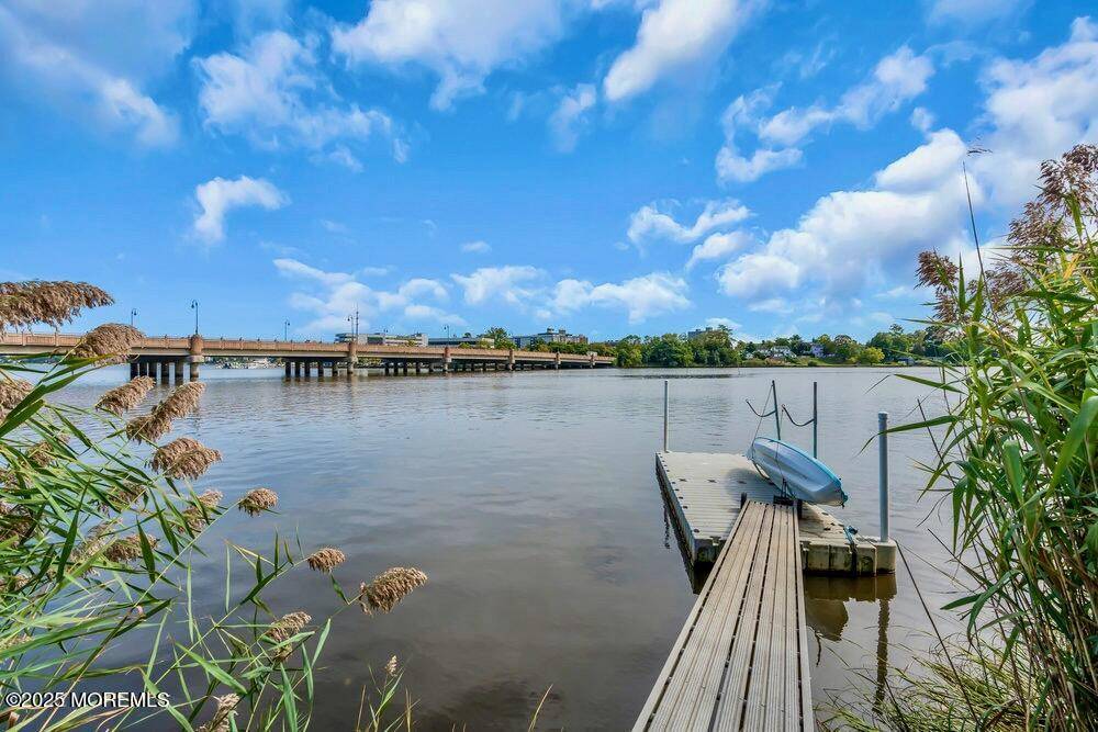 Red Bank, NJ 07701,44 Lake Shore Drive