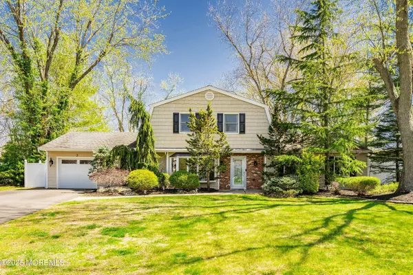 2 Saratoga Drive, Manalapan, NJ 07726