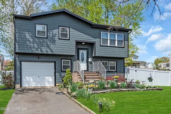 5 Avenue B, Port Monmouth, NJ 07758
