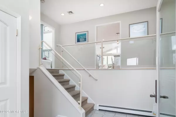 Lanoka Harbor, NJ 08734,930 Pelican Drive