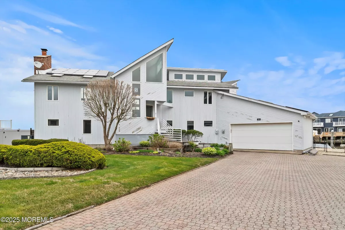 Lanoka Harbor, NJ 08734,930 Pelican Drive