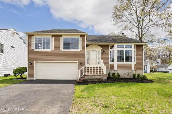 2 Honey Locust Lane, Howell, NJ 07731