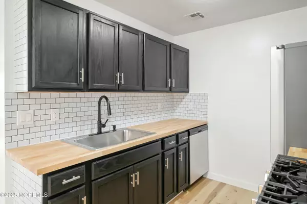 Keyport, NJ 07735,231 Atlantic Street #81D