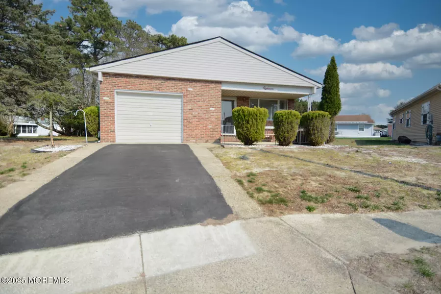 18 Morongo Court, Toms River, NJ 08757