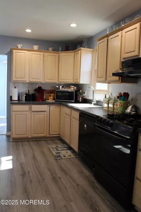 Middletown, NJ 07748,250 Forest Avenue