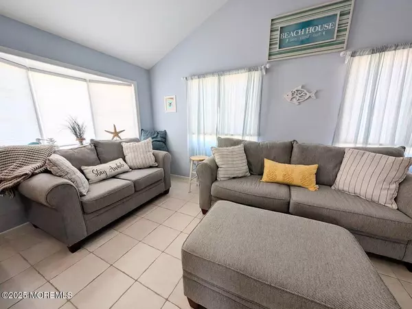 Lavallette, NJ 08735,31 E Cormorant Way