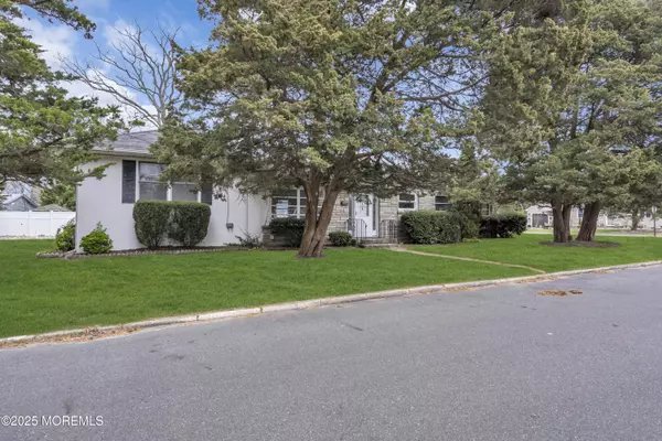Pine Beach, NJ 08741,330 Radnor Avenue