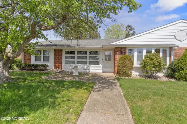 293 Malvern Court E, Lakewood, NJ 08701