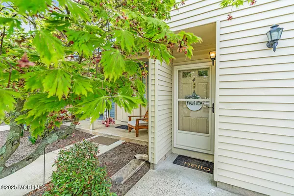 Matawan, NJ 07747,4 Amherst Court