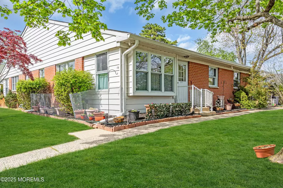 17 Salem Drive, Whiting, NJ 08759