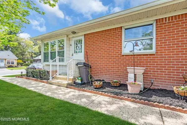 Whiting, NJ 08759,17 Salem Drive