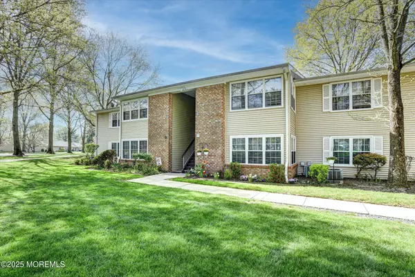 Red Bank, NJ 07701,13 Boxwood Terrace