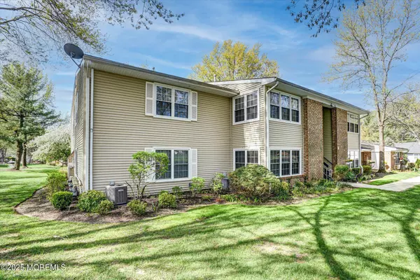 Red Bank, NJ 07701,13 Boxwood Terrace