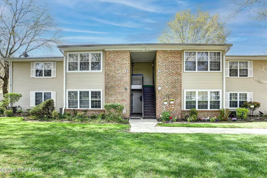 13 Boxwood Terrace, Red Bank, NJ 07701