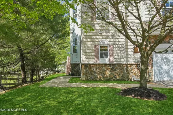 Matawan, NJ 07747,8 Russell Court