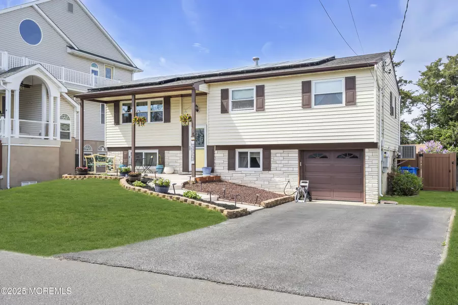 76 Bay Breeze Drive, Toms River, NJ 08753