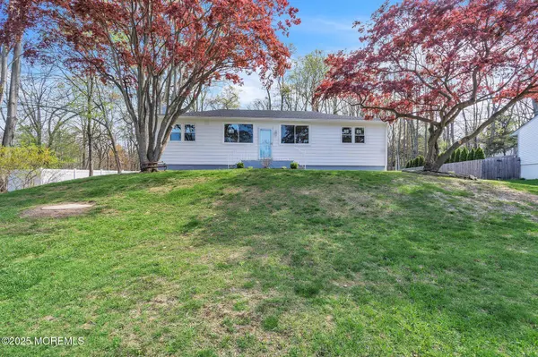 Englishtown, NJ 07726,6 Laurel Lane