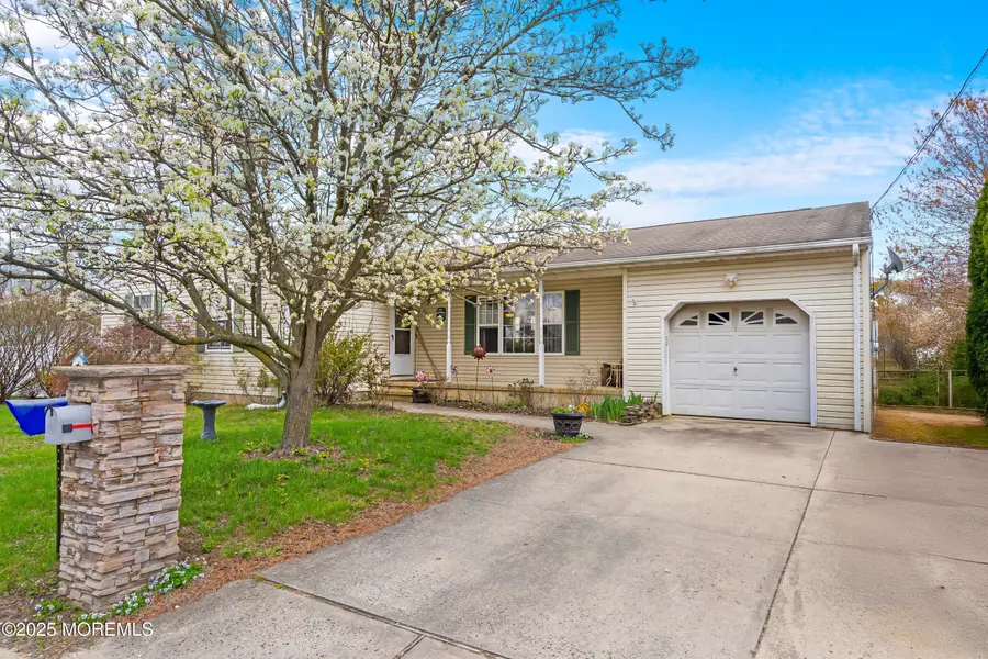 1421 Pacific Avenue, Beachwood, NJ 08722