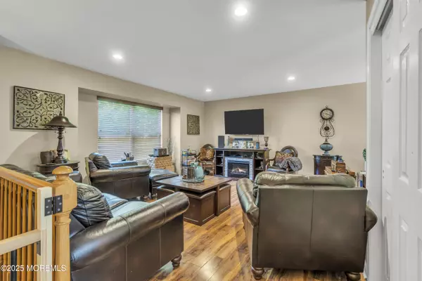 Howell, NJ 07731,19 Sally Street