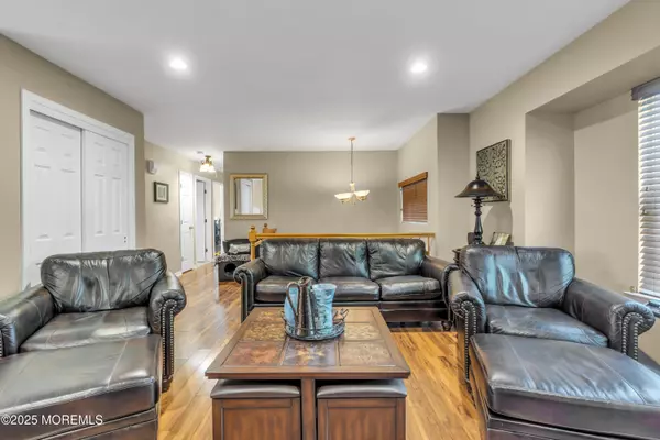 Howell, NJ 07731,19 Sally Street