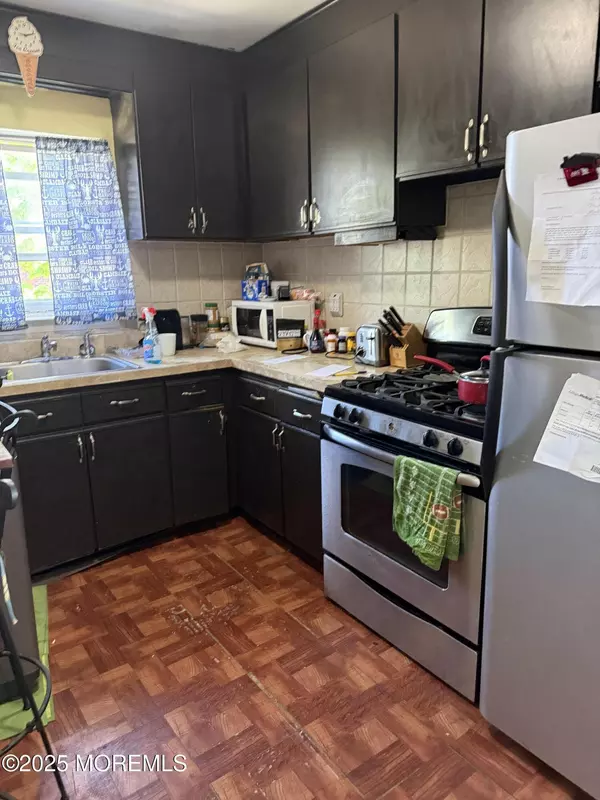 Eatontown, NJ 07724,20 Juniper Lane