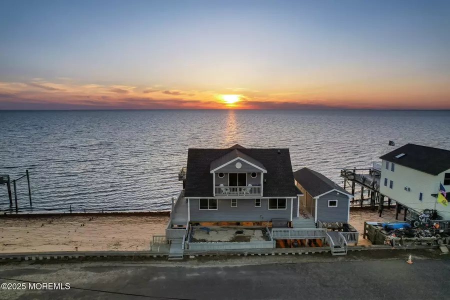 27 S Beach Drive, Cape May Court House, NJ 08210