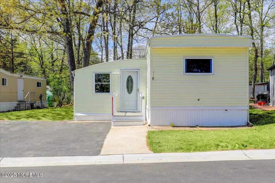 6 Antonia Drive, Jackson, NJ 08527