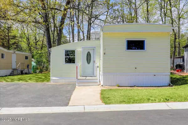 6 Antonia Drive, Jackson, NJ 08527