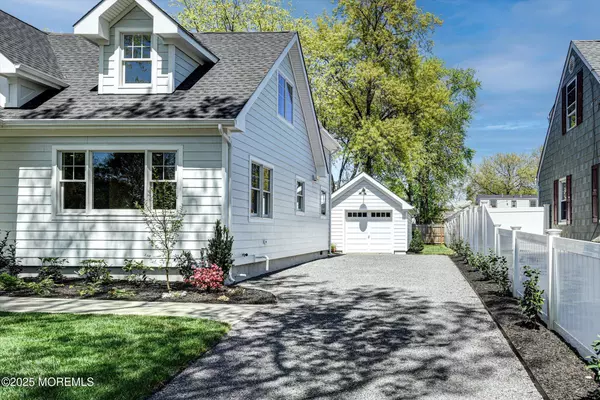 Little Silver, NJ 07739,26 Rumson Place