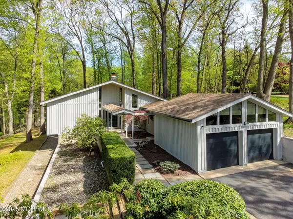Holmdel, NJ 07733,3 Countryview Road