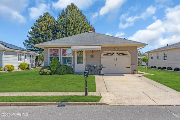 Toms River, NJ 08757,7 Aztec Court