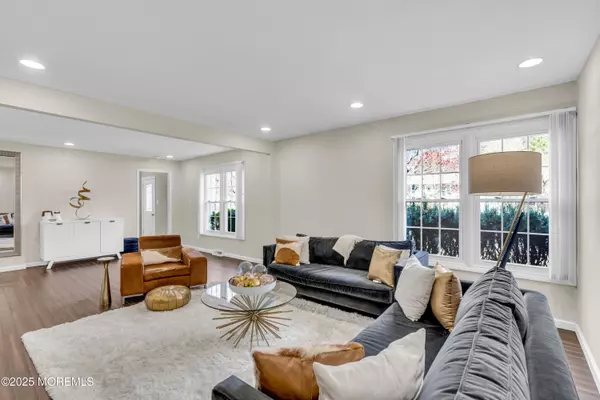 East Brunswick, NJ 08816,10 Kings Road