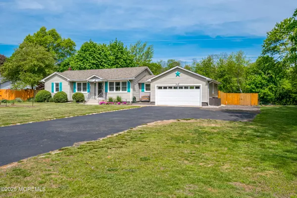 Manalapan, NJ 07726,80 Sweetmans Lane