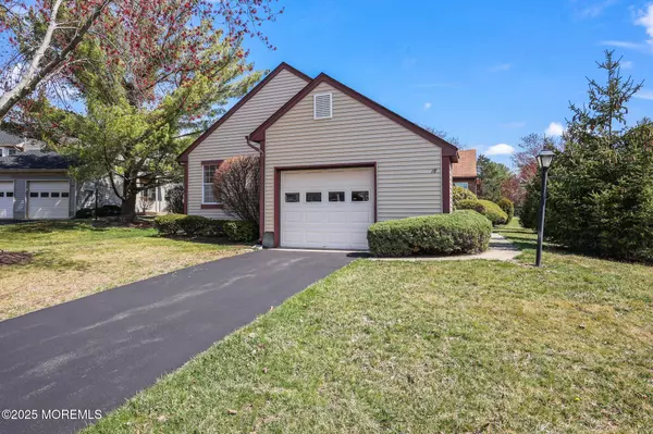 Monroe, NJ 08831,18 Yorkshire Drive