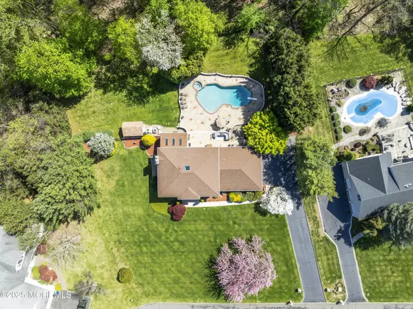 Holmdel, NJ 07733,4 Tara Court