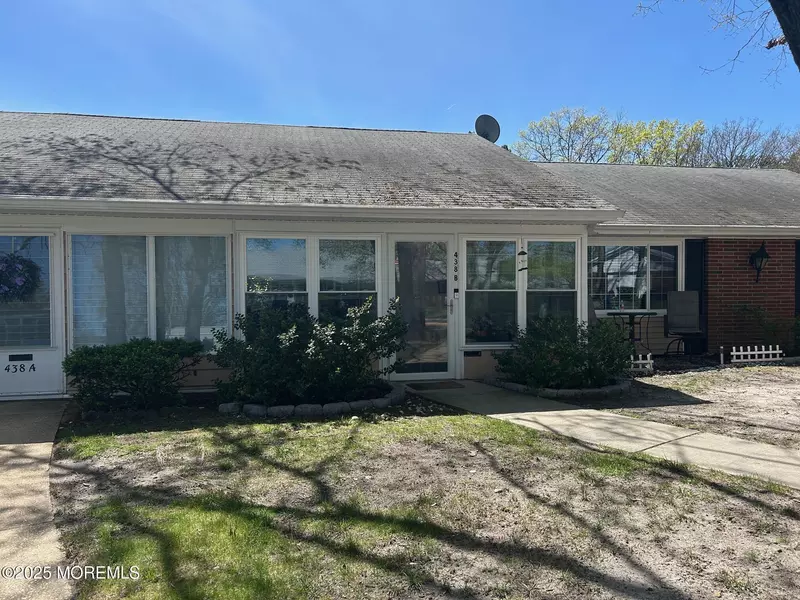 438 Portsmouth Drive, Lakewood, NJ 08701