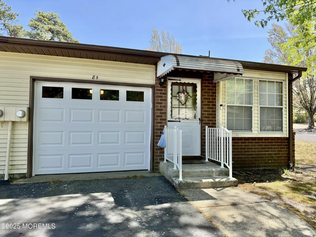 Whiting, NJ 08759,8 Deerfield Drive