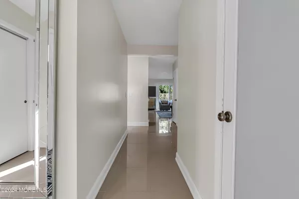 Deal, NJ 07723,215 W Morgan Avenue #13